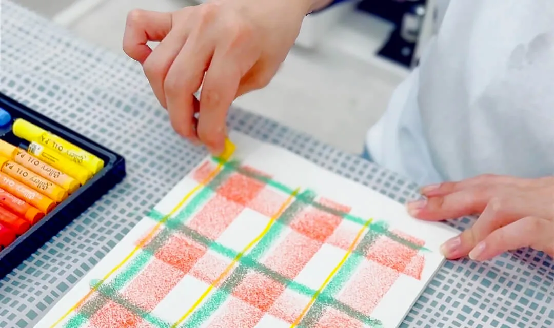 iroasobi｜色とアートで心を豊かにする新感覚ワークショップ 大阪 初心者からプロまで 講師資格制度あり 株式会社いまここから 気になる色を手に取ったら色遊びの始まり！ 今日はどの色と遊ぶ？